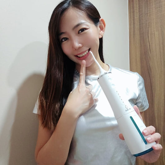 Influencer water flosser
