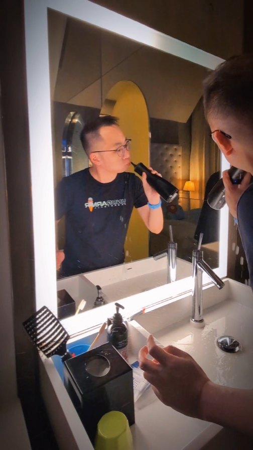 <p>The easier way to floss—loved by thousands.</p>